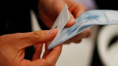 ¿Quiénes pueden recibir el Aporte Familiar Permanente?