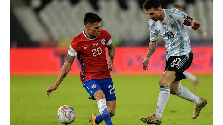 Messi y Charles son dos dudas para el encuentro de eliminatorias en Calama