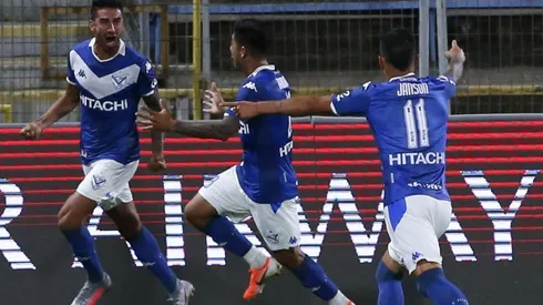 Lucero celebra en San Carlos de Apoquindo el gol ante la UC