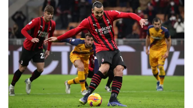 Zlatan Ibrahimovic en el triunfo del Milan contra la Roma en la Serie A de Italia.