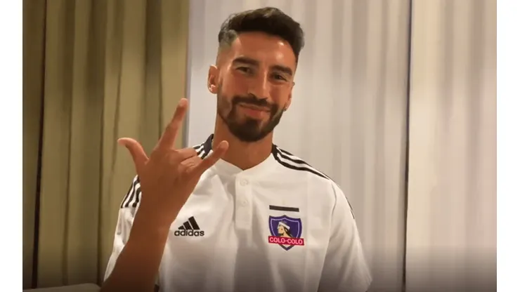 Martín Lucero tras firmar su contrato con Colo Colo.