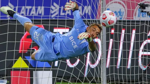 Seba Pérez se ganó el puesto en la UC con grandes atajadas