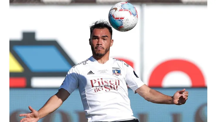 Gabriel Suazo se ilusiona con levantar copas como capitán de Colo Colo. Ya anotó la Copa Chile 2021.