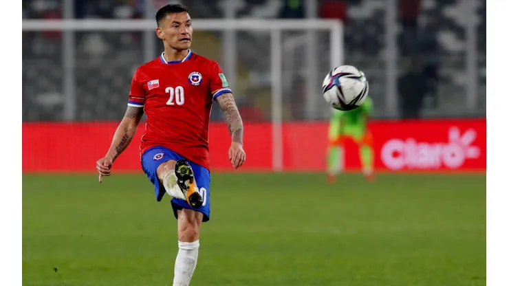 El volante de La Roja sufrió una lesión de pantorrilla que lo dejará al margen de la próxima doble fecha de Eliminatorias, pero su ausencia en ocasiones pasadas ha traído más alegrías que tristezas.