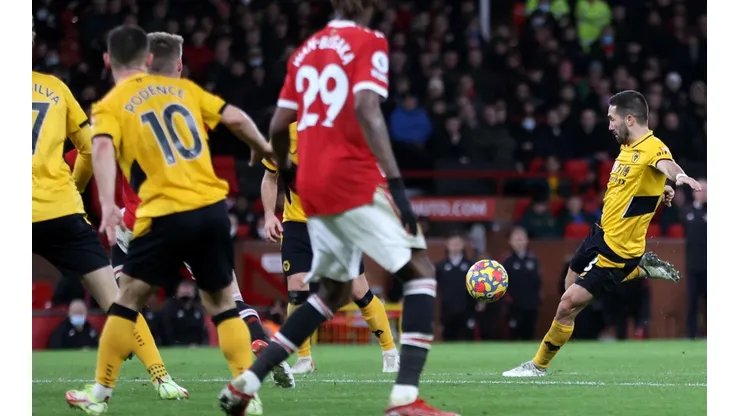 Joao Moutinho anotó un golazo para darle el triunfo a Wolverhampton.