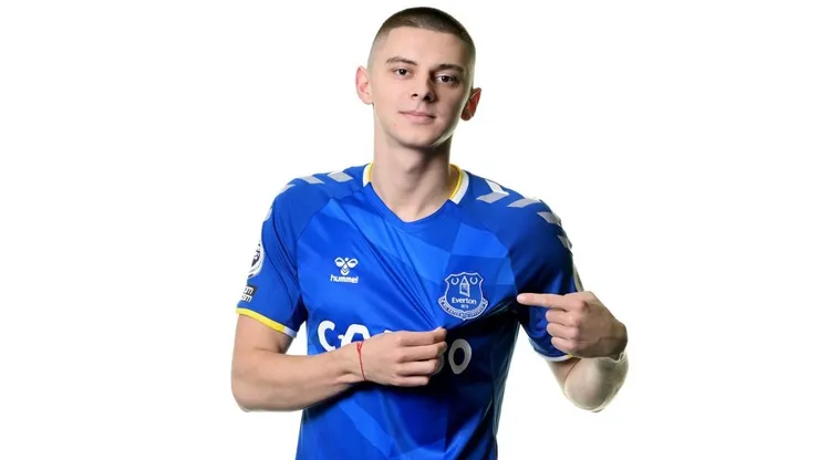 Vitaliy Mykolenko, nuevo jugador del Everton inglés.