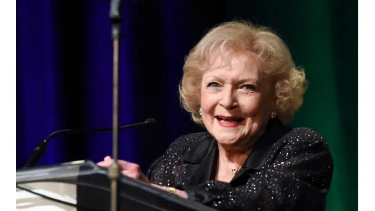 Betty White, estrella de la televisión fallece a los 99 años.