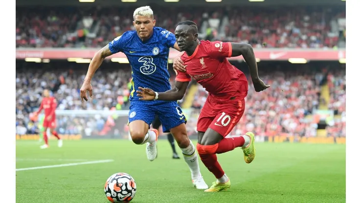 Chelsea y Liverpool buscan seguir a la caza del Manchester City.