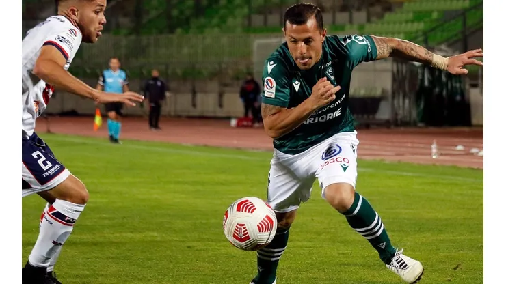 El delantero realizó una millonaria demanda contra su ex club y desde Valparaíso le respondieron con todo.