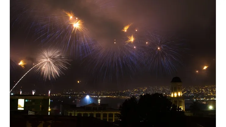 Los fuegos artificiales se tomarán nuevamente varias playas de Chile.