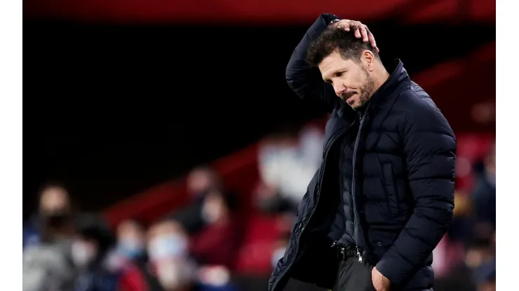 Diego Simeone no estará en el banquillo del Atlético ante Rayo Vallecano.