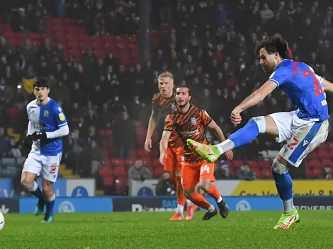 Ben le agradece a un hincha que viajó a verlo desde Chile