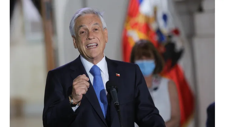 Presidente Piñera anunciando proyecto PGU