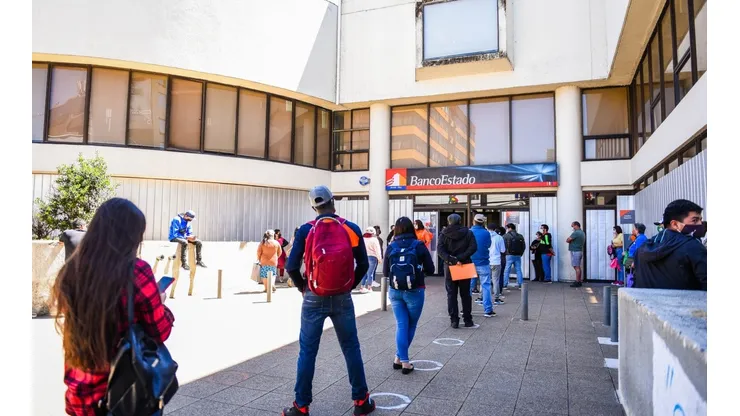 Filas en Banco Estado por cambio de tarjeta Rut