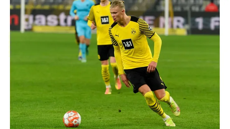 El noruego de 21 años tiene varias opciones para seguir su carrera pero el Borussia Dortmund le exigió que debe tener una decisión tomada antes de marzo de 2022.