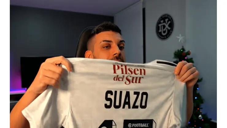 DjMaRiiO posó con orgullo con la camiseta de Colo Colo.