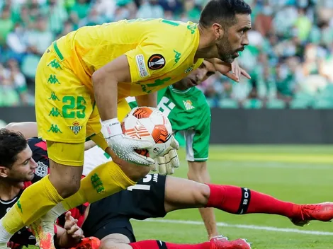 Hinchas del Betis aman a Claudio Bravo y exigen su renovación