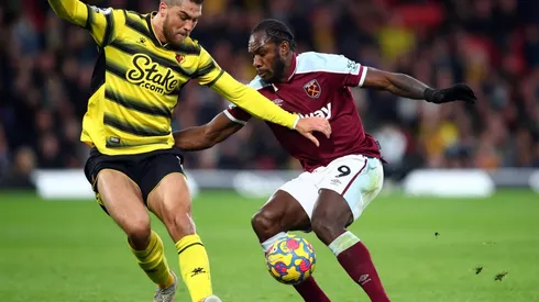 El espigado central chileno volvió a jugar 90 minutos pero no pudo ayudar a su equipo a evitar la goleada por 4-1 que les propinó el West Ham United.