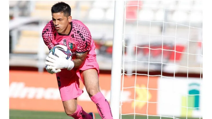 Nery Veloso realiza notable gesto al ayudar a combatir siniestros en Quillón, Región de Ñuble.