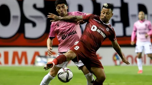 Leonardo Valencia podría pedir salir a préstamo por el poco espacio que podría encontrar en Colo Colo