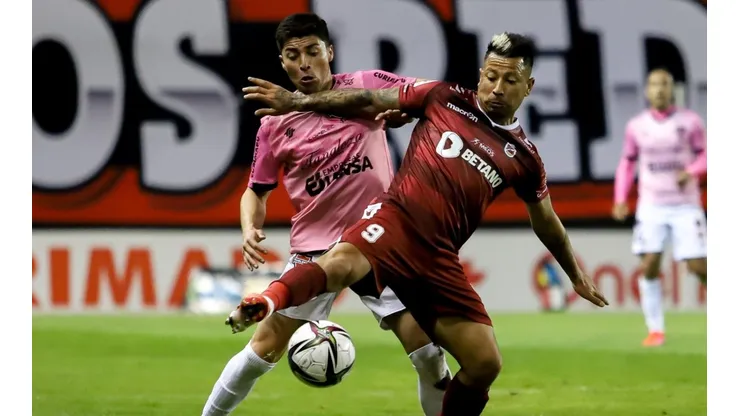 Leonardo Valencia podría pedir salir a préstamo por el poco espacio que podría encontrar en Colo Colo