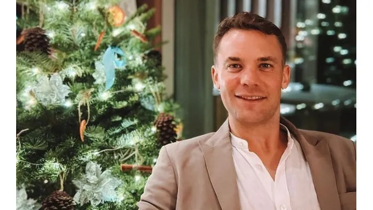 El portero del Bayern Múnich muestra cómo bajara la comida de Navidad