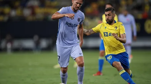 El atacante de 31 años tiene la opción de dejar Barcelona para irse a Cádiz con el chileno Tomás Alarcón, y aunque los clubes tienen todo arreglado el jugador aún no se decide.