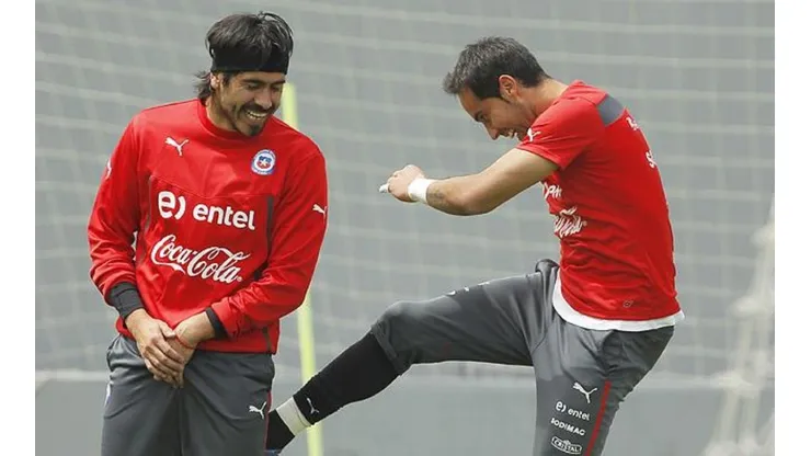 Sánchez entrenando junto a Claudio Bravo