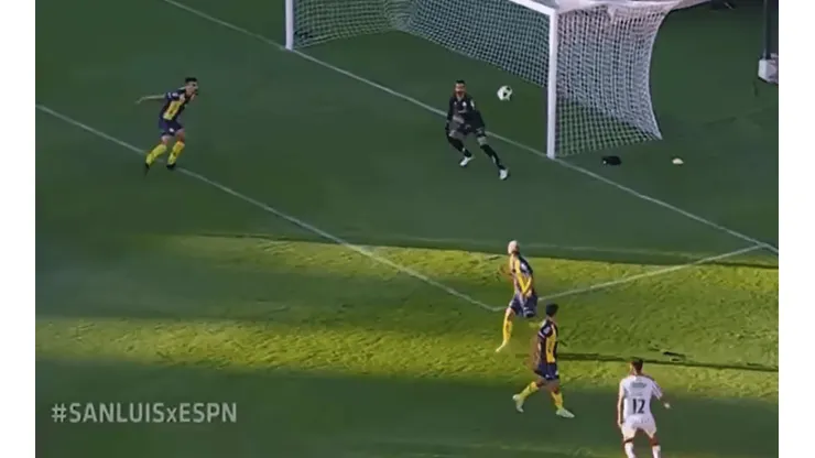 Ángelo Araos se estrenó con una asistencia en el Necaxa