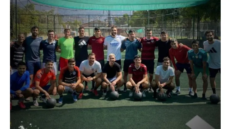 Jugadores de distintos equipos del Campeonato Nacional entrenan juntos en vacaciones
