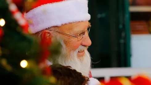 Conoce la ruta que sigue el viejito pascuero para llegar a Chile.