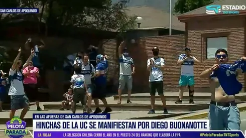 Un grupo de hinchas de Universidad Católica protestó fuera de San Carlos de Apoquindo