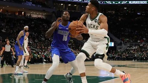 Los actuales campeones de la NBA, Milwaukee Bucks, se enfrentan a Dallas Mavericks.