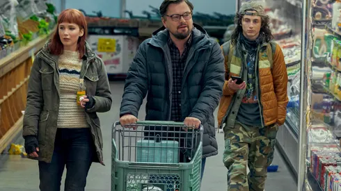 Jennifer Lawrence, Leonardo DiCaprio y Timothée Chalamet en No Miren Arriba.