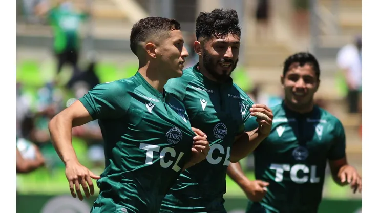 Santiago Wanderers utilizó sus redes sociales para presentar su nueva camiseta de la temporada 2022.
