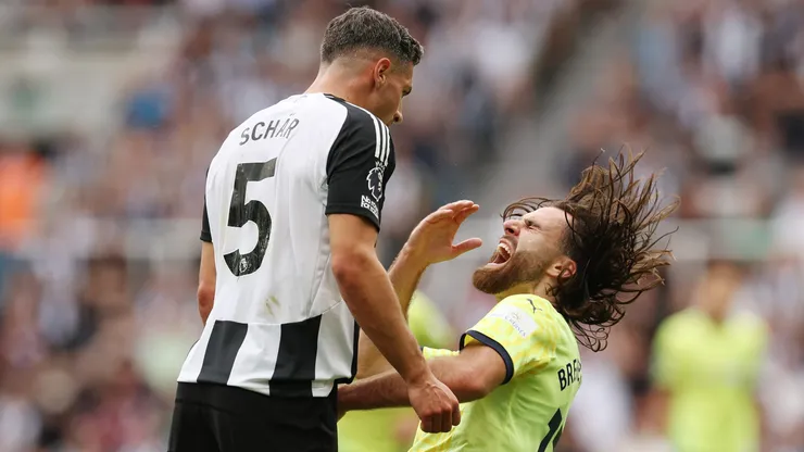 Ben Brereton provocó una tarjeta roja en el inicio de la Premier League.