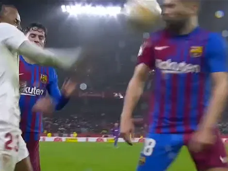 Agresión: pelotazo a la cara de Jordi Alba y tonta expulsión en Sevilla