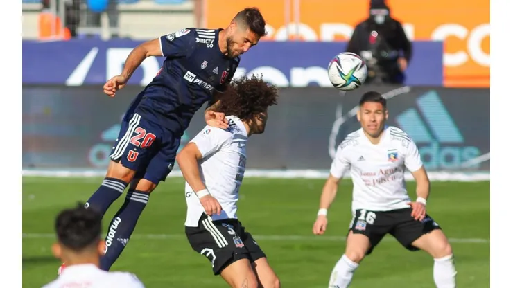 El goleador Larrivey busca club