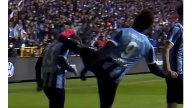 Balotelli con una extraña reacción en la celebración de un gol