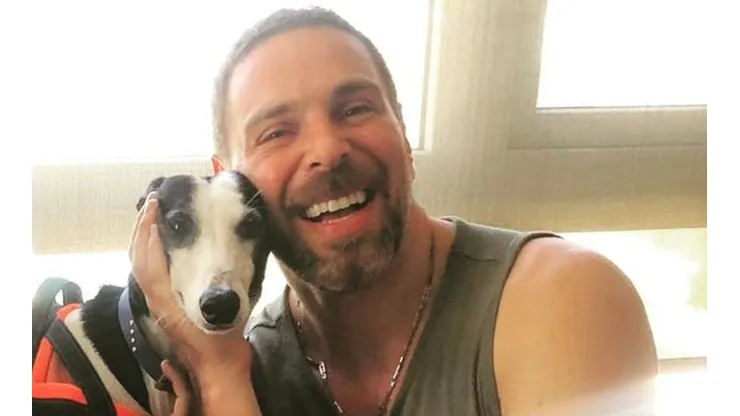 José Antonio Neme y uno de sus perritos.