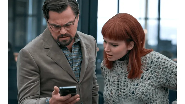 Leonardo DiCaprio y Jennifer Lawrence en No Mires Arriba, de Adam McKay.