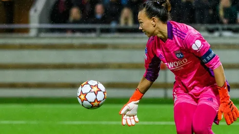 La arquera chilena del Lyon supo que defenderá la portería de su equipo ante la Juventus en los cuartos de final de la Champions League femenina.