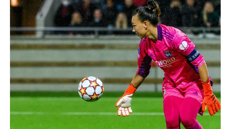 La arquera chilena del Lyon supo que defenderá la portería de su equipo ante la Juventus en los cuartos de final de la Champions League femenina.