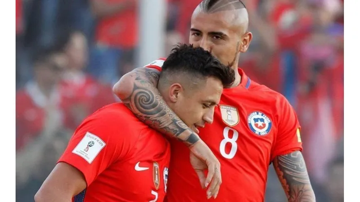 Arturo Vidal saluda en su cumpleaños 33 a Alexis Sánchez