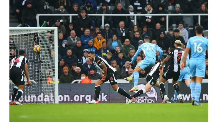 Joao Cancelo anotó uno de los goles del Manchester City
