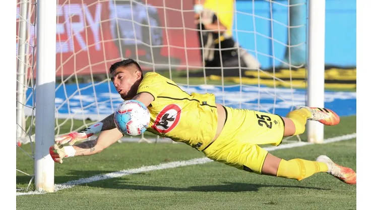 El arquero de Huachipato suena fuerte en la precordillera.