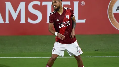 El defensor de La Roja suma tres títulos con River Plate.