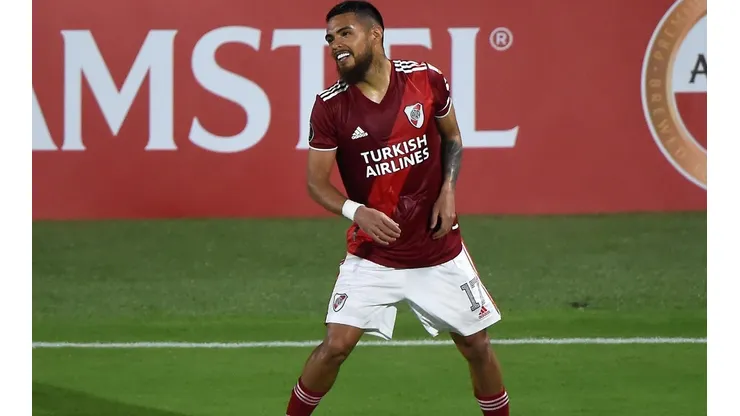El defensor de La Roja suma tres títulos con River Plate.