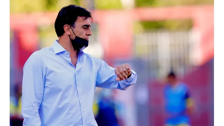 Gustavo Quinteros ha tenido que lidiar con repetidos retrasos en la conformación del equipo