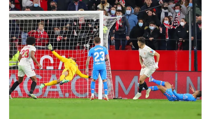 Lucas Ocampos anotó el gol decisivo para los andaluces.